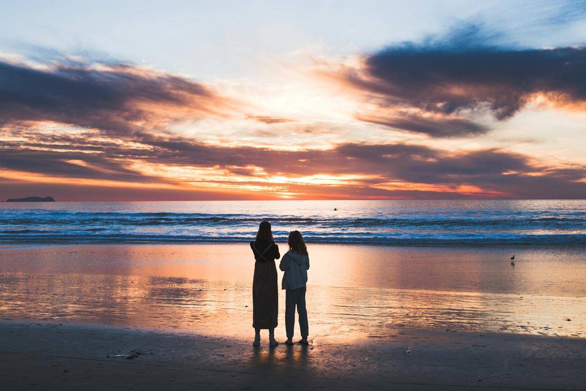 ilustrasi kakak adik (Unsplash/Christopher Ruel)