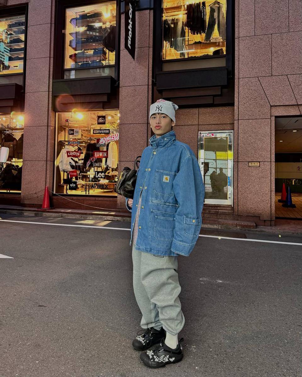 Gun Atthaphan (instagram.com/gun_atthaphan)