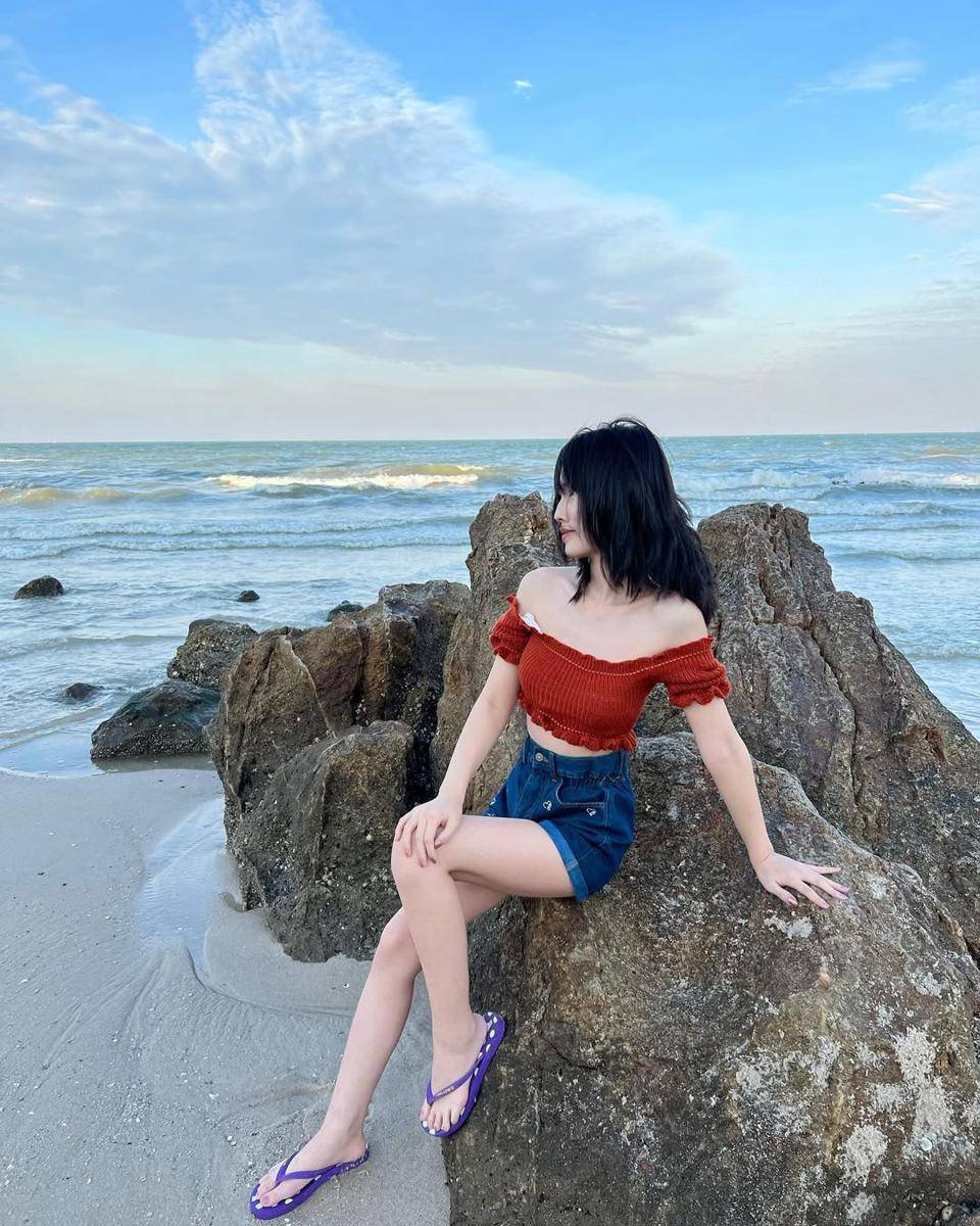 OOTD liburan ala Louise CoC (instagram.com/lousabela)