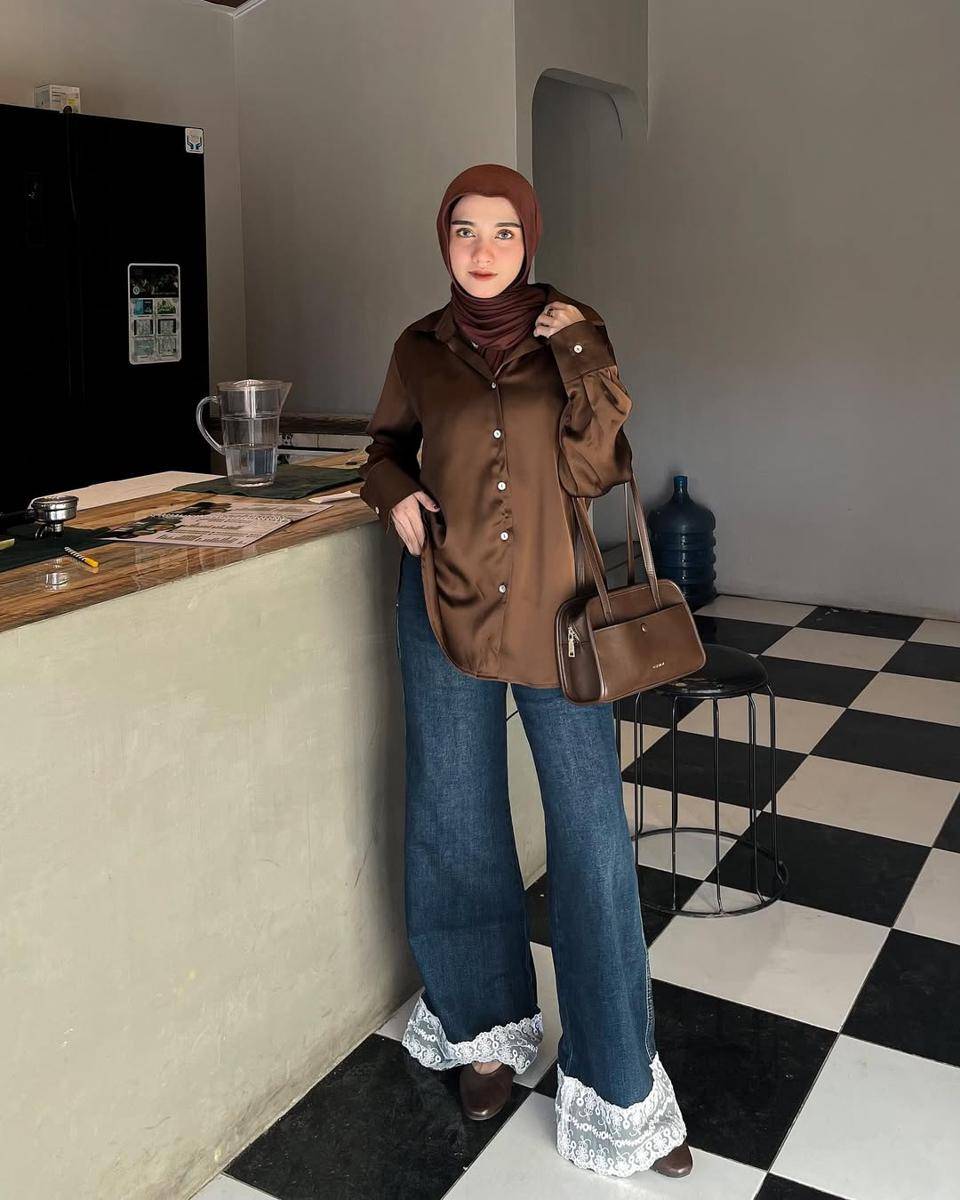 Gaya hijab kasual Lisna Feri