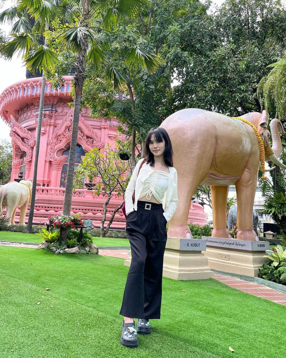 OOTD liburan ala Louise CoC (instagram.com/lousabela)