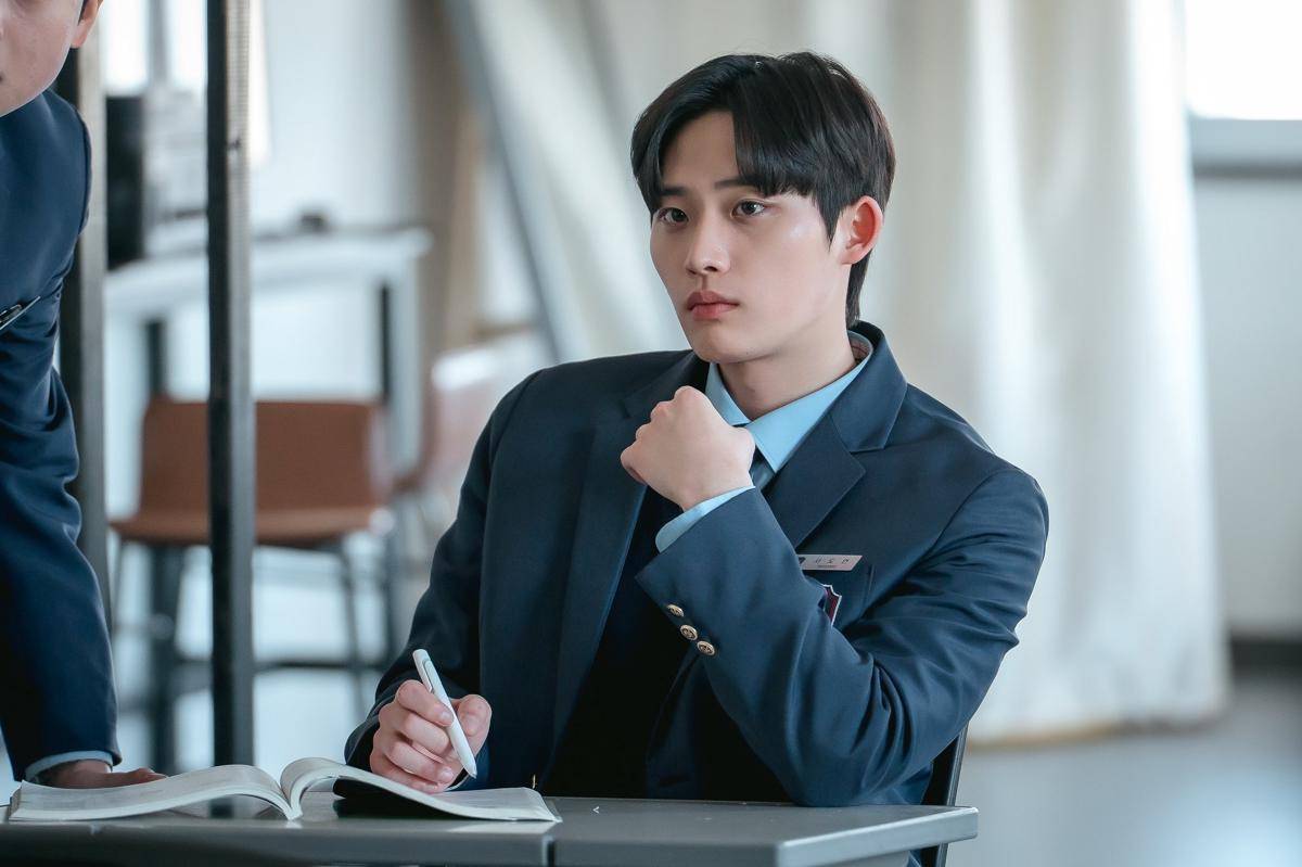 Lee Jong Hyuk di Bitch x Rich 2 (x.com/koktv_official)