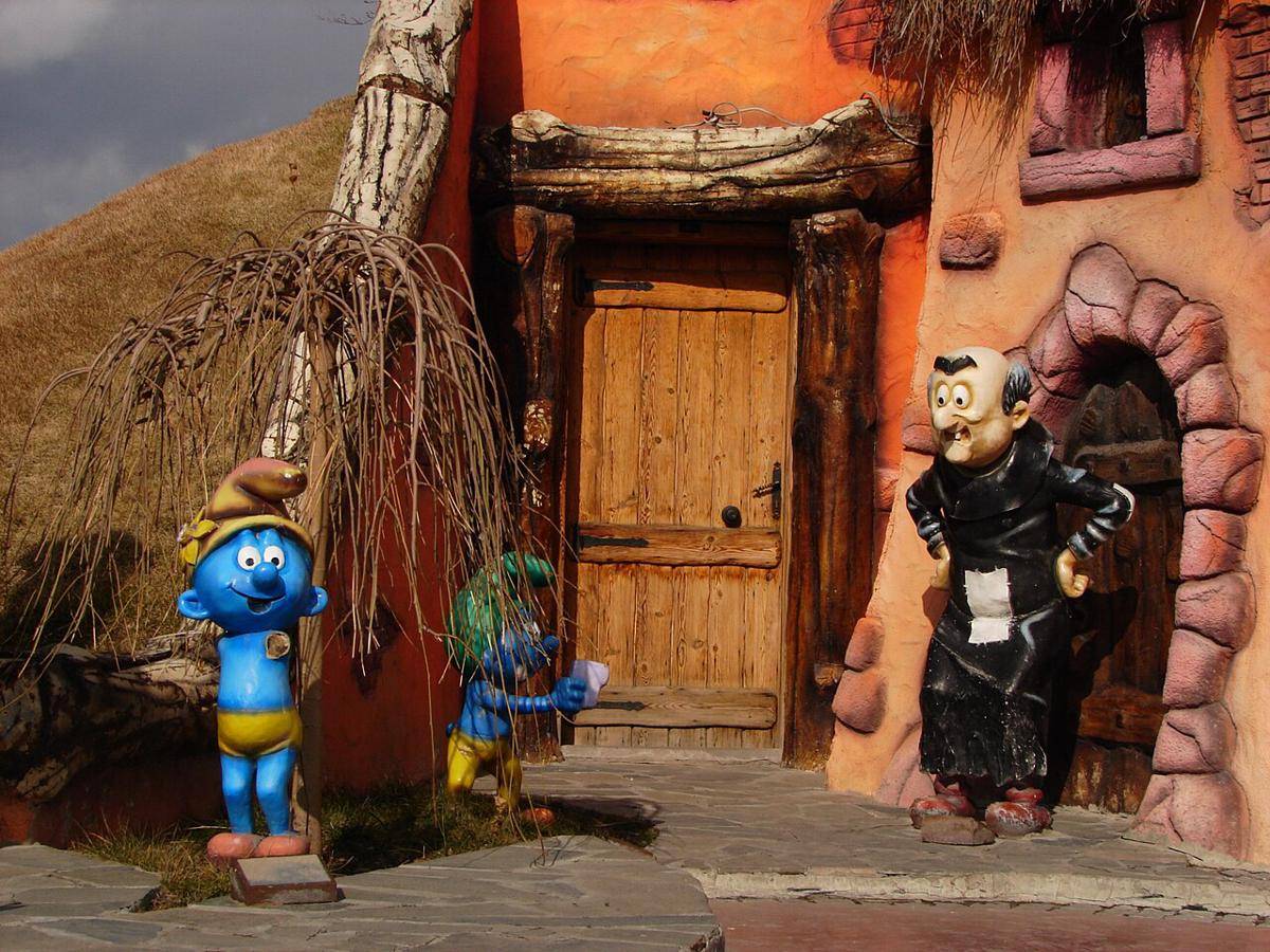 Shanghai Shimao Elf City Theme Park (commons.wikimedia.org/Nevit Dilmen)