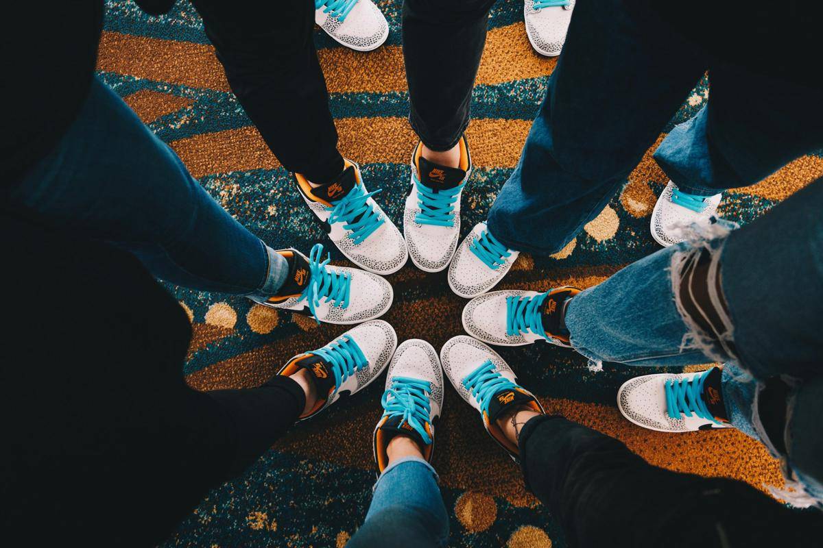 ilustrasi circle teman (unsplash.com/KevinWright)