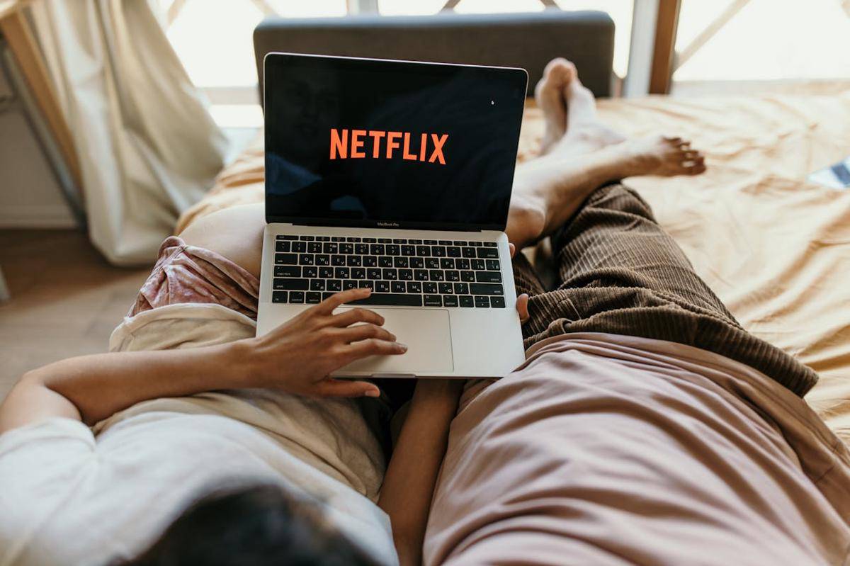 ilustrasi menonton Netflix