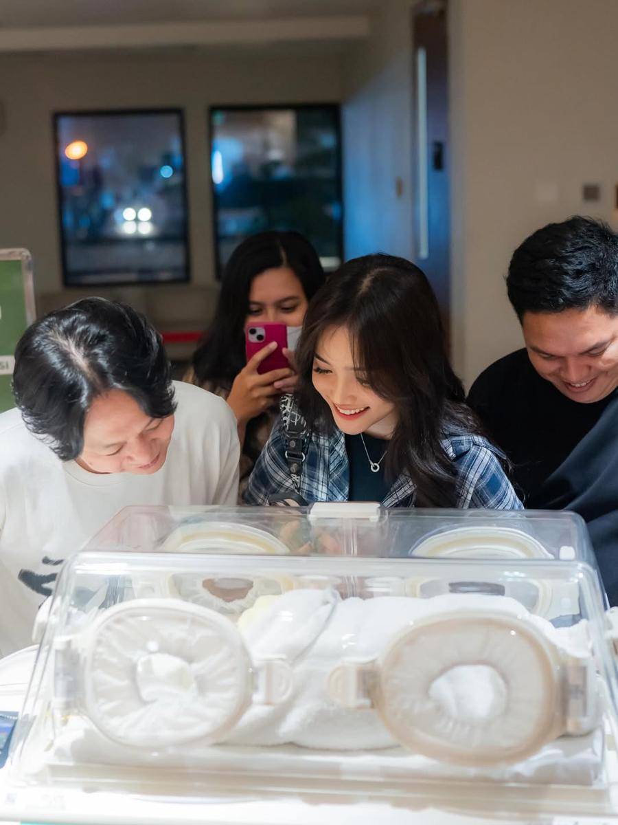 potret Fuji temani Erika melahirkan (instagram.com/fuji_an)