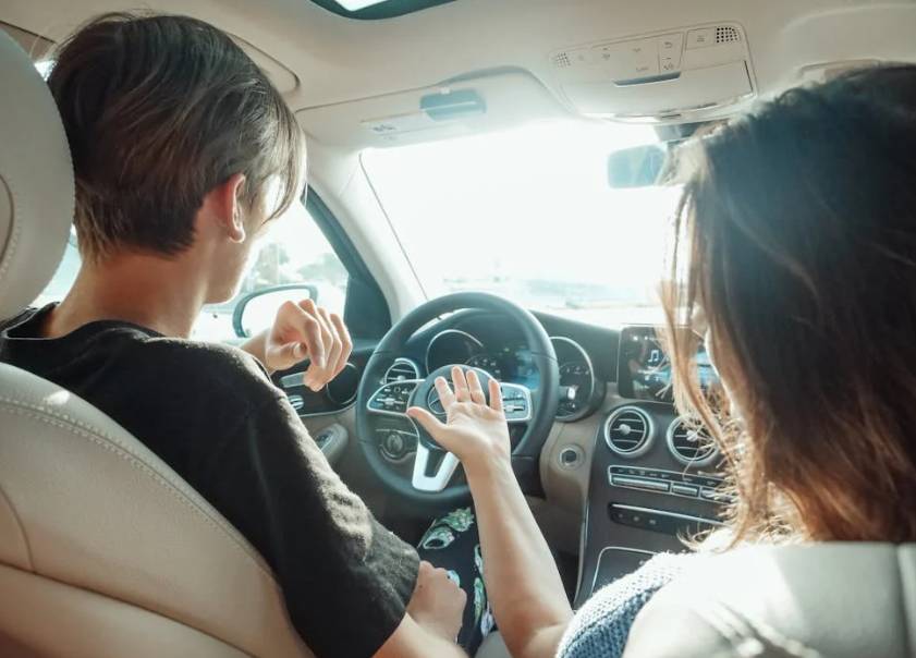 illustrasi mobil bermasalah (pexels.com/Kindel Media)
