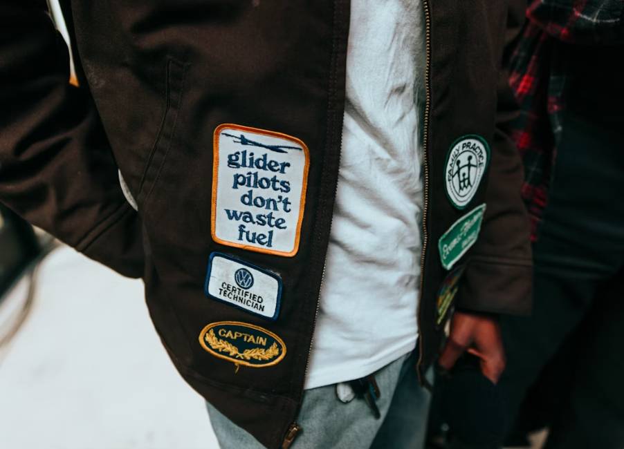 illustrasi jaket vintage (unsplash.com/Nathan Dumlao)