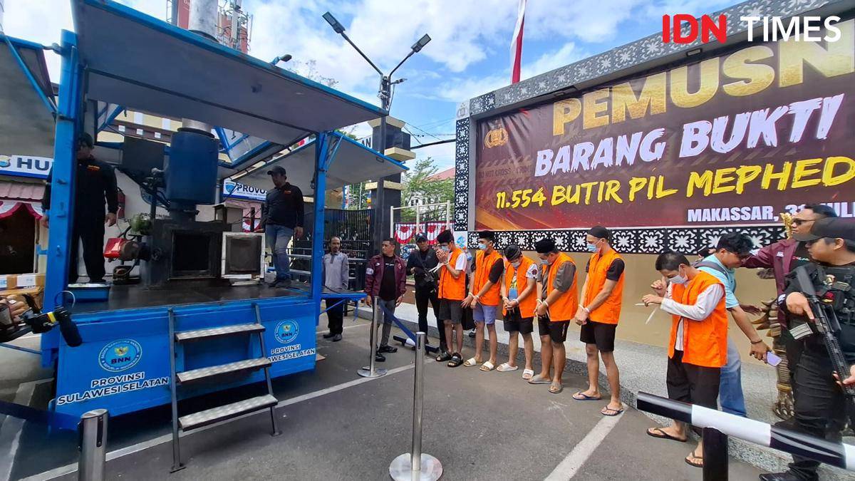 Pemusnahan narkotika di Polrestabes Makassar, Kamis (31/7/2025). IDN Times/Darsil Yahya
