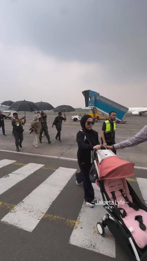 Syahrini pulang ke Indonesia (Instagram.com/princessyahrini)