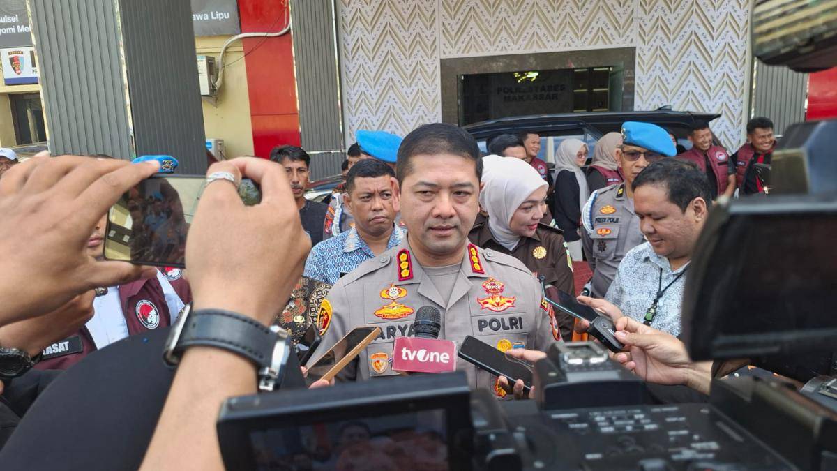 Kapolrestabes Makassar, Kombes Pol Arya Perdana saat pemusnahan narkotiak di Kantor Polrestabes Makassar, Kamis (31/7/2025). IDN Times/Darsil Yahya