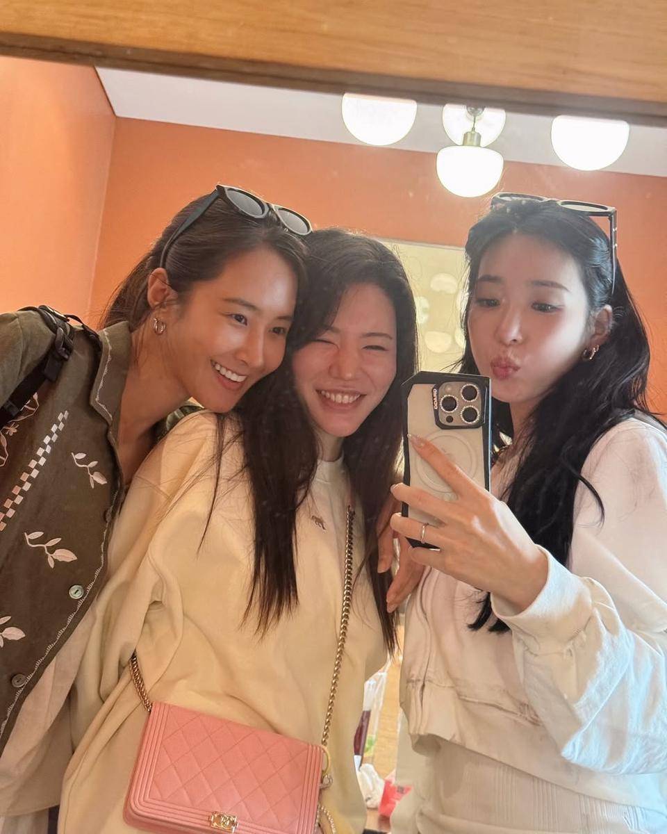 Reuni SNSD di ulang tahun Tiffany