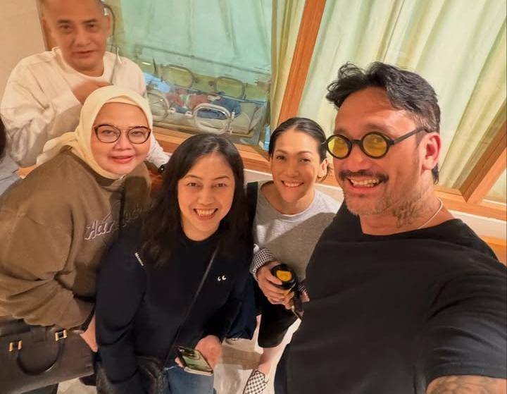 Publik figur jadi kakek - nenek tahun 2025. (instagram.com/t_orasudi_ro)