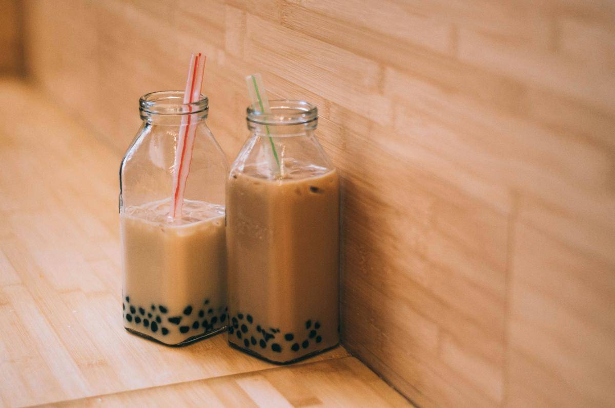 ilustrasi boba milk tea (unsplash.com/Rosalind Chang)