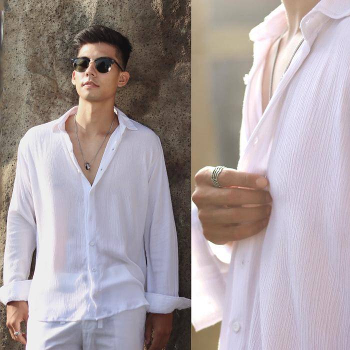 Beachwell Kemeja Pria Lengan Panjang Polos Putih Rayon Crinkle Series (tokopedia.com/Beachwell Bali)