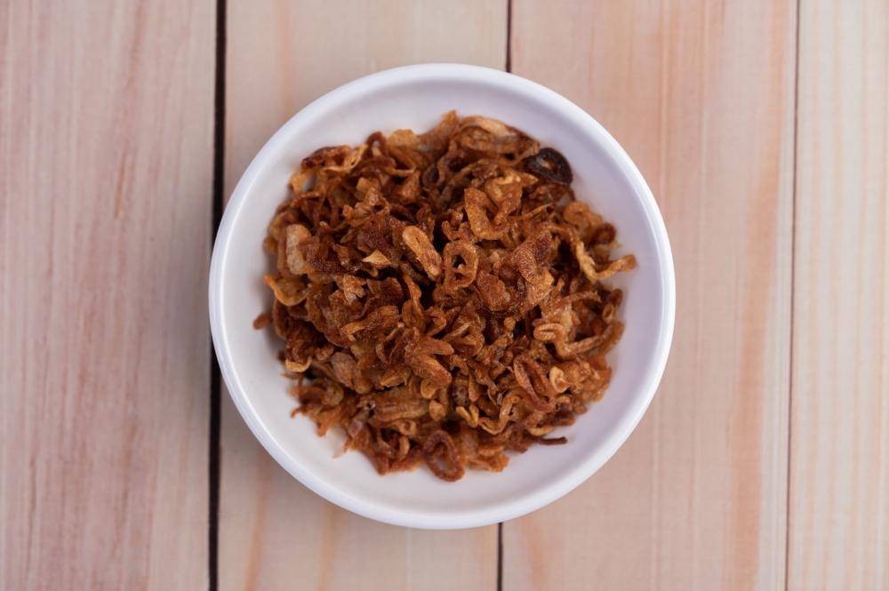ilustrasi bawang goreng (freepik.com/jcomp)