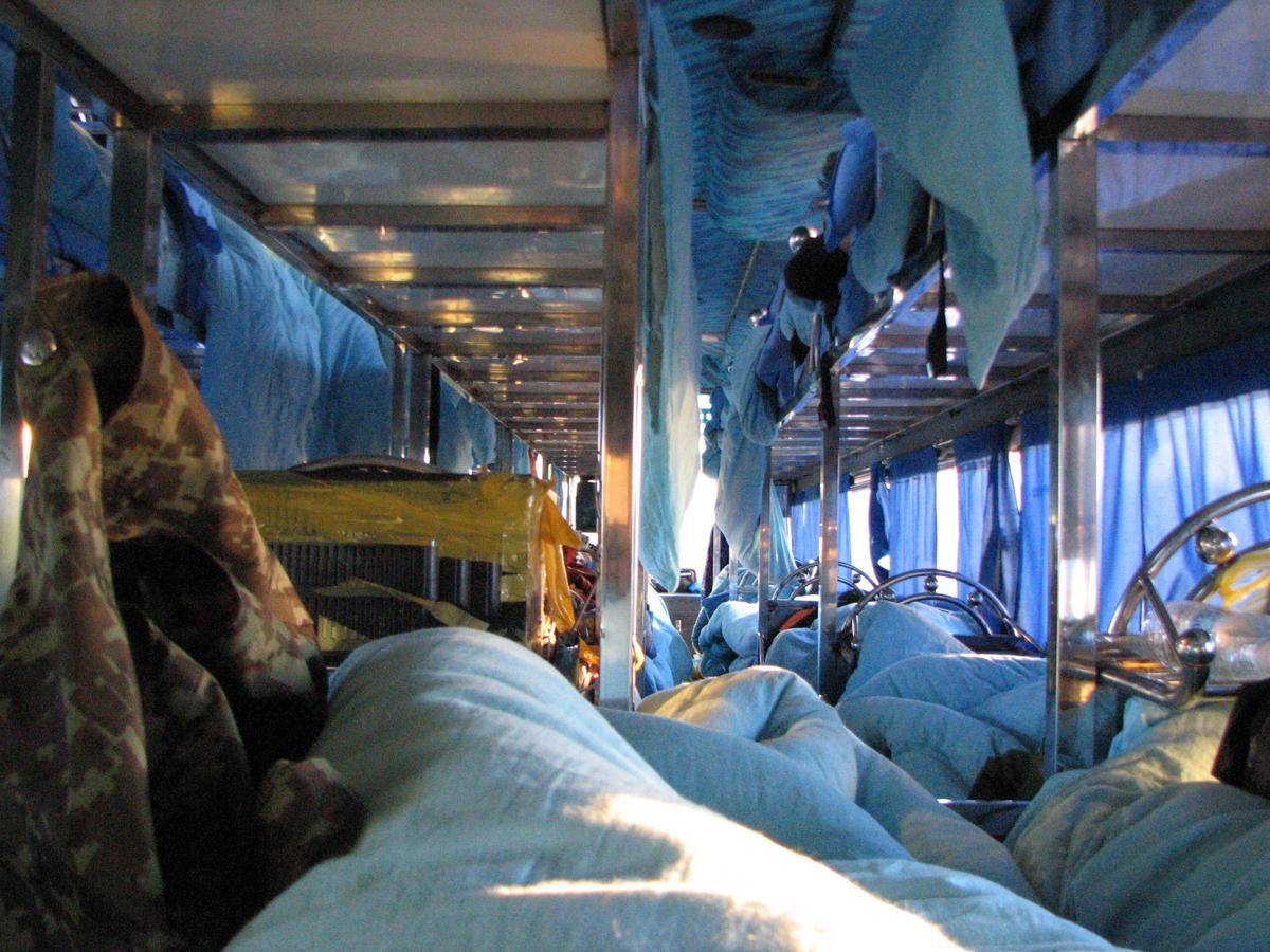 ilustrasi sleeper bus