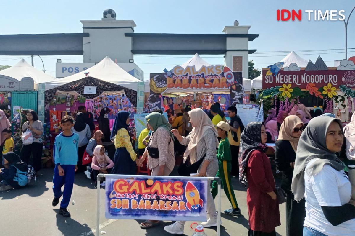 Booth SD Negeri Babarsari (IDN Times/Bonaventura Sigit/bt)
