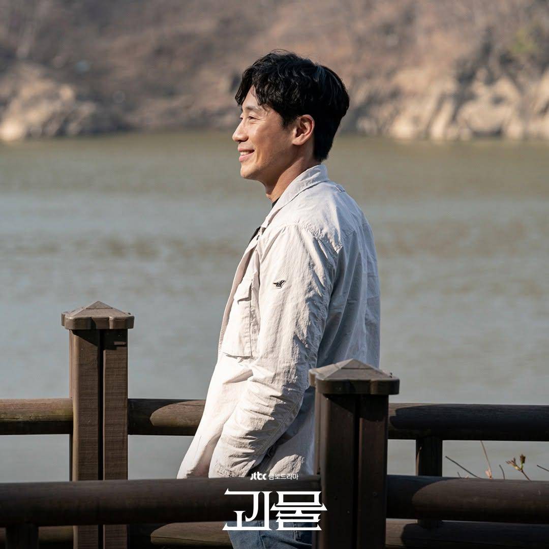 Cuplikan adegan Shin Ha Kyun di Beyond Evil (2021) (instagram.com/@jtbcdrama)