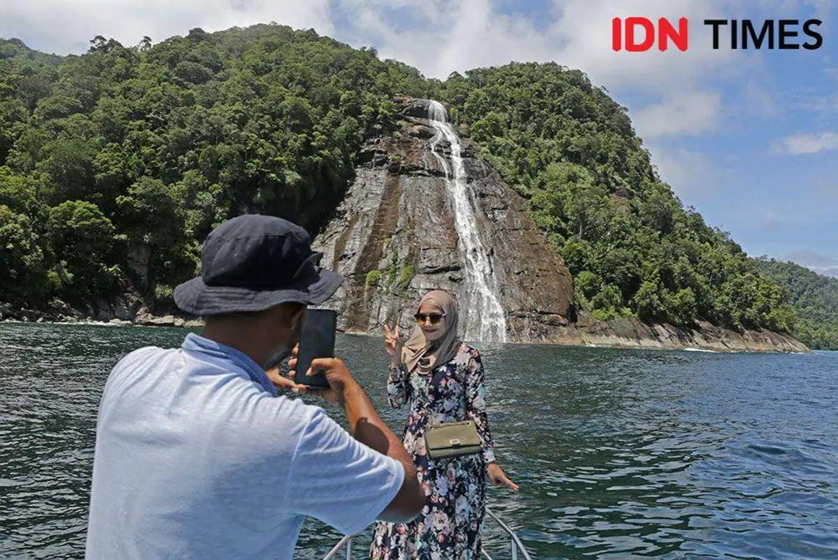 Air Terjun Pulau Mursala (IDN Times/Arifin Al Alamudi)
