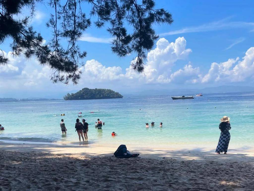 pemandangan di Tuanku Abdul Rahman Marine Park (instagram.com/alearoses)