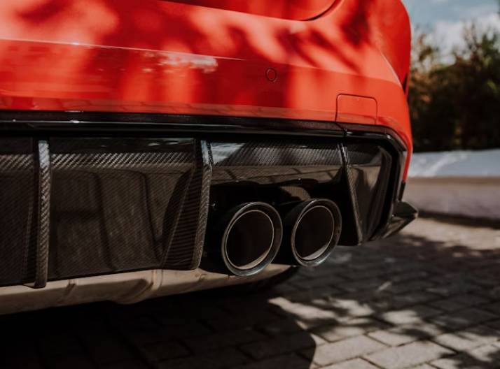 illustrasi knalpot mobil (unsplash.com/serjan midili)
