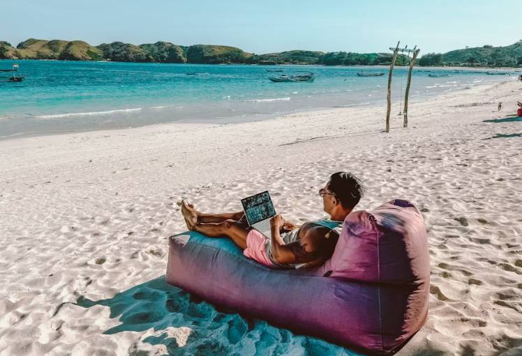 illustrasi digital nomad (unsplash.com/Johnny Africa)