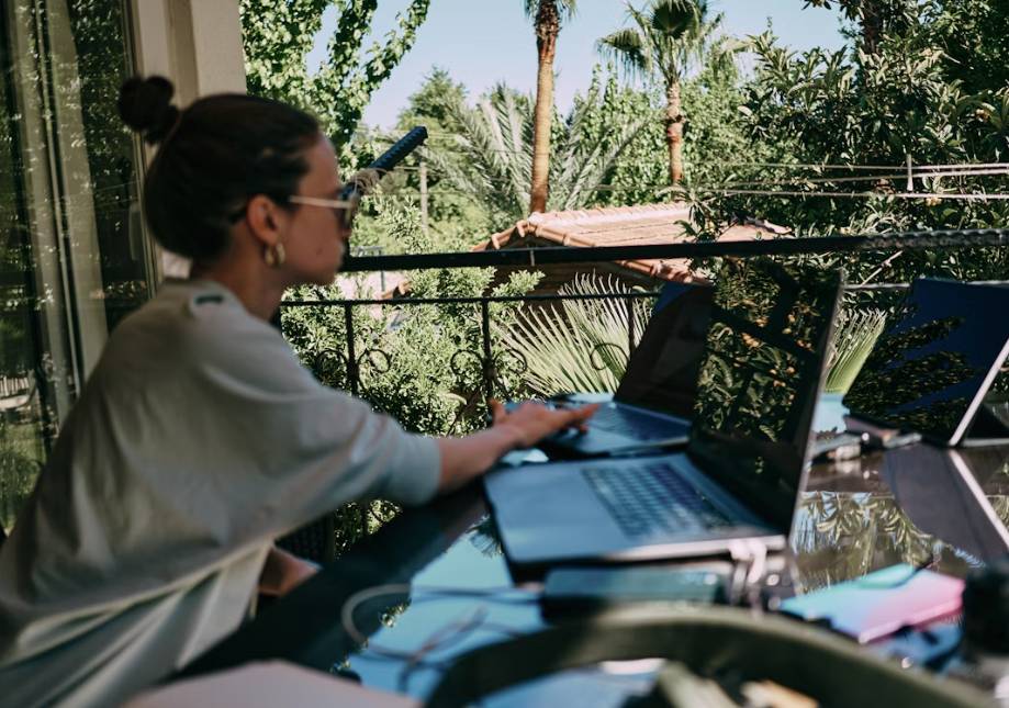 illustrasi digital nomad (unsplash.com/Aleh Tsikhanau)
