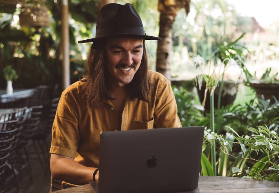 illustrasi digital nomad (unsplash.com/Matheus de Souza)
