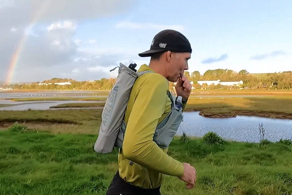ilustrasi tas hydropack (youtube.com/Run4Adventure)