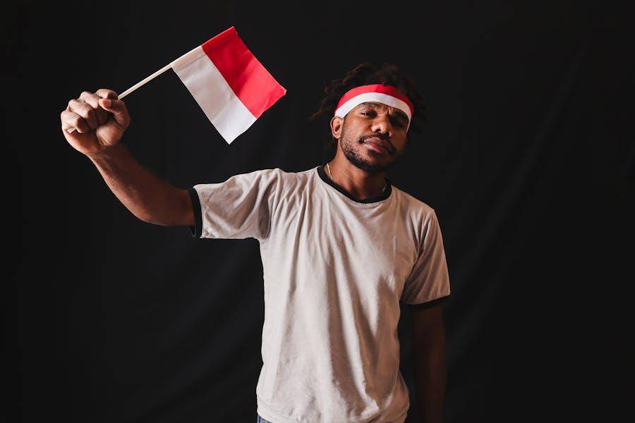 https://www.pexels.com/photo/indonesian-man-celebrating-with-flag-in-studio-portrait-32326887/