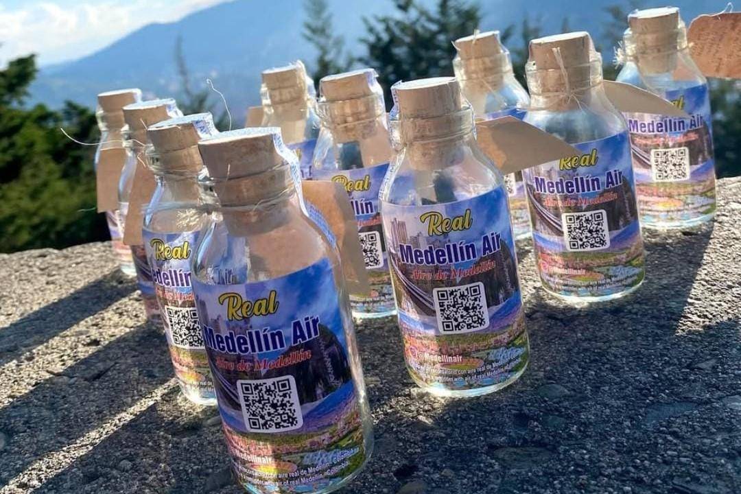 Kemasan botol kaca udara dari Medellin Air 