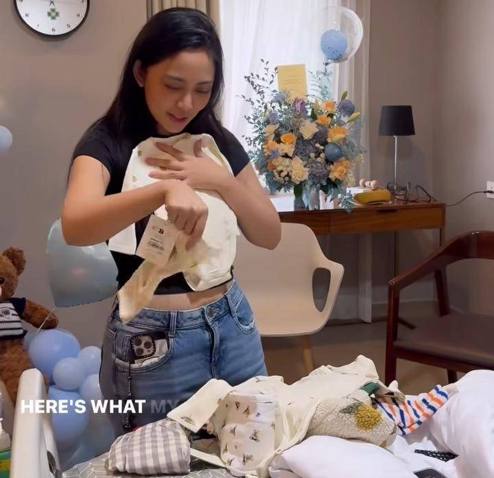 potret Rachel Vennya dan keluarga kunjungi Erika setelah lahiran (instagram.com/rachelvennya)