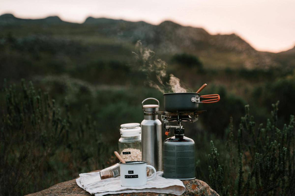 ilustrasi memasak di gunung (pexels.com/Taryn Elliott)