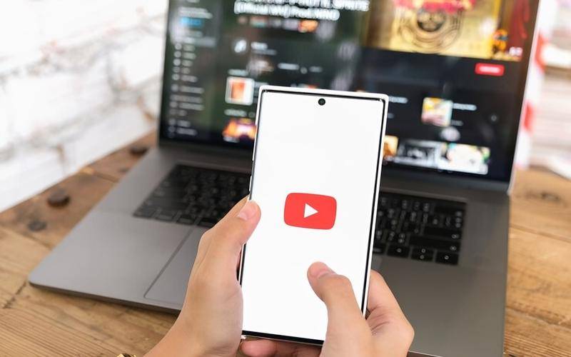 ilustrasi aktivitas pengguna di YouTube (freepik.com/mteerapat)