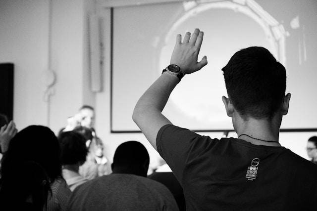 ilustrasi belajar di kelas (unsplash.com/iamfelicia)