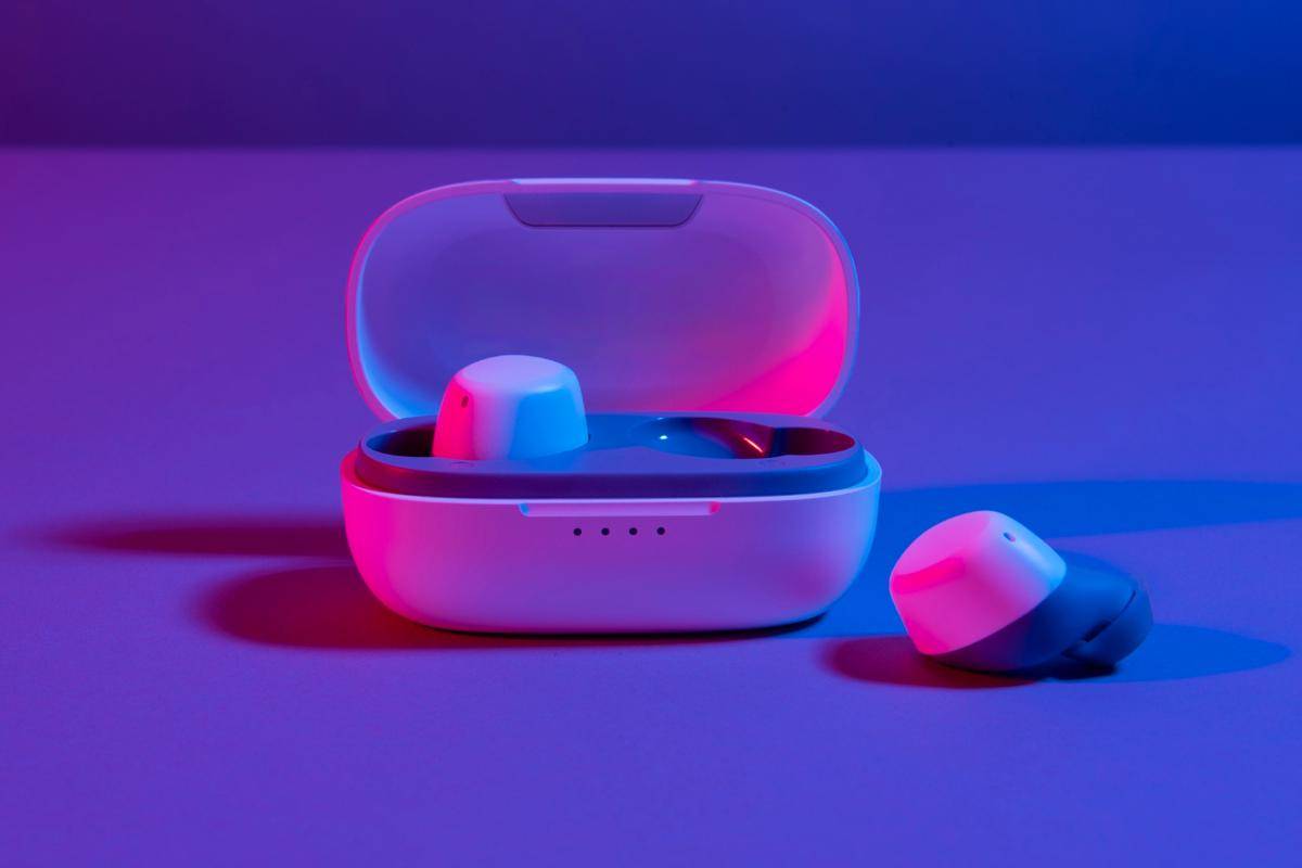 Ilustrasi earbuds (freepik.com)