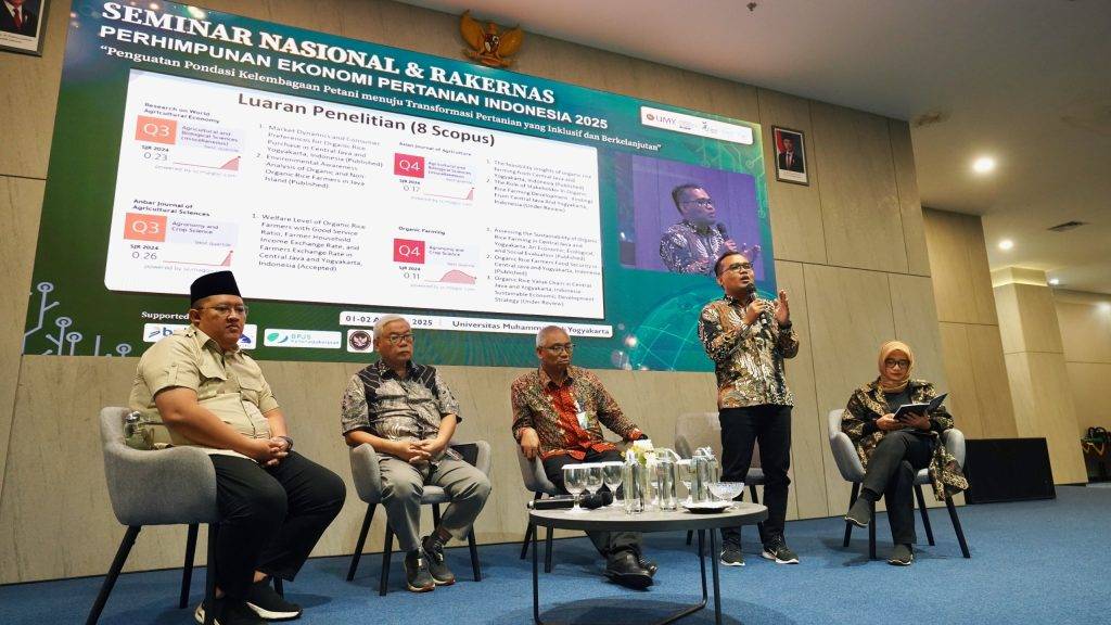 Zuhud Rozaki memaparkan hasil penelitiannya. (umy.ac.id)