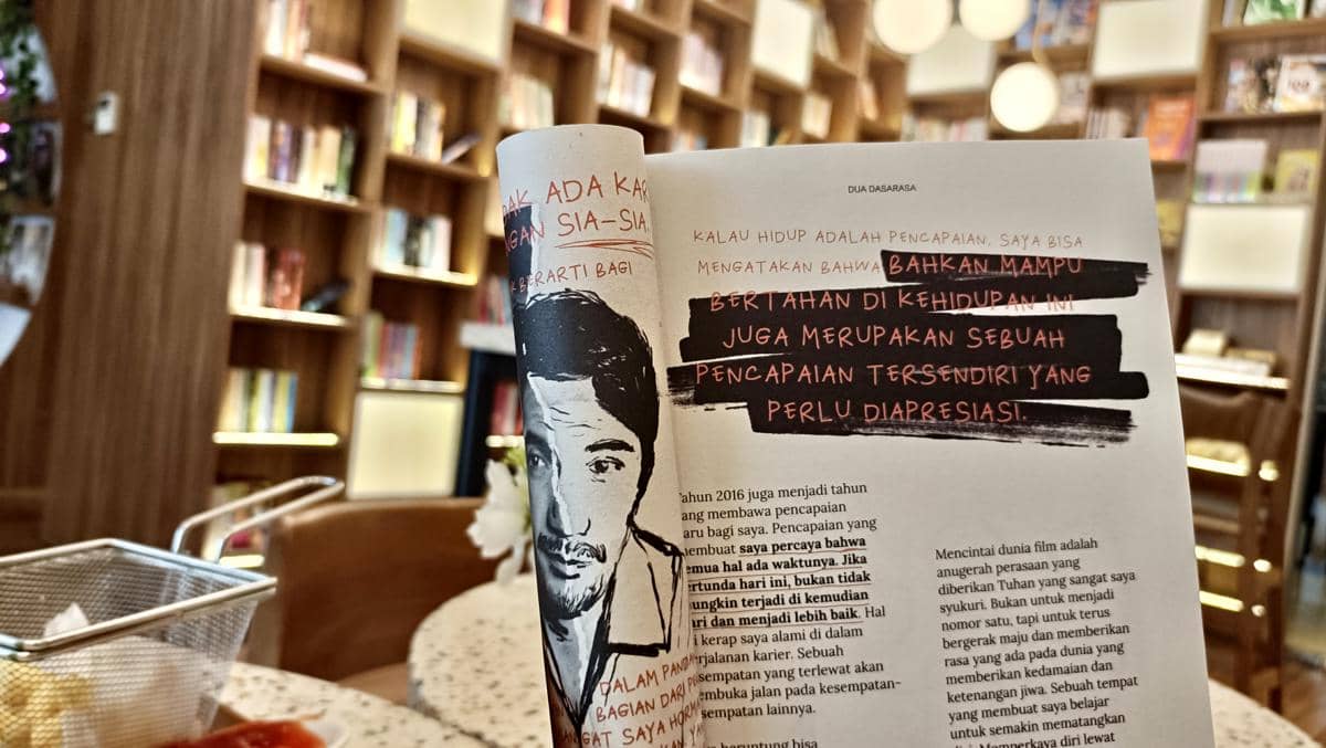 potret isi buku Mereka yang Pertama karya debut dari aktor Reza Rahadian. 