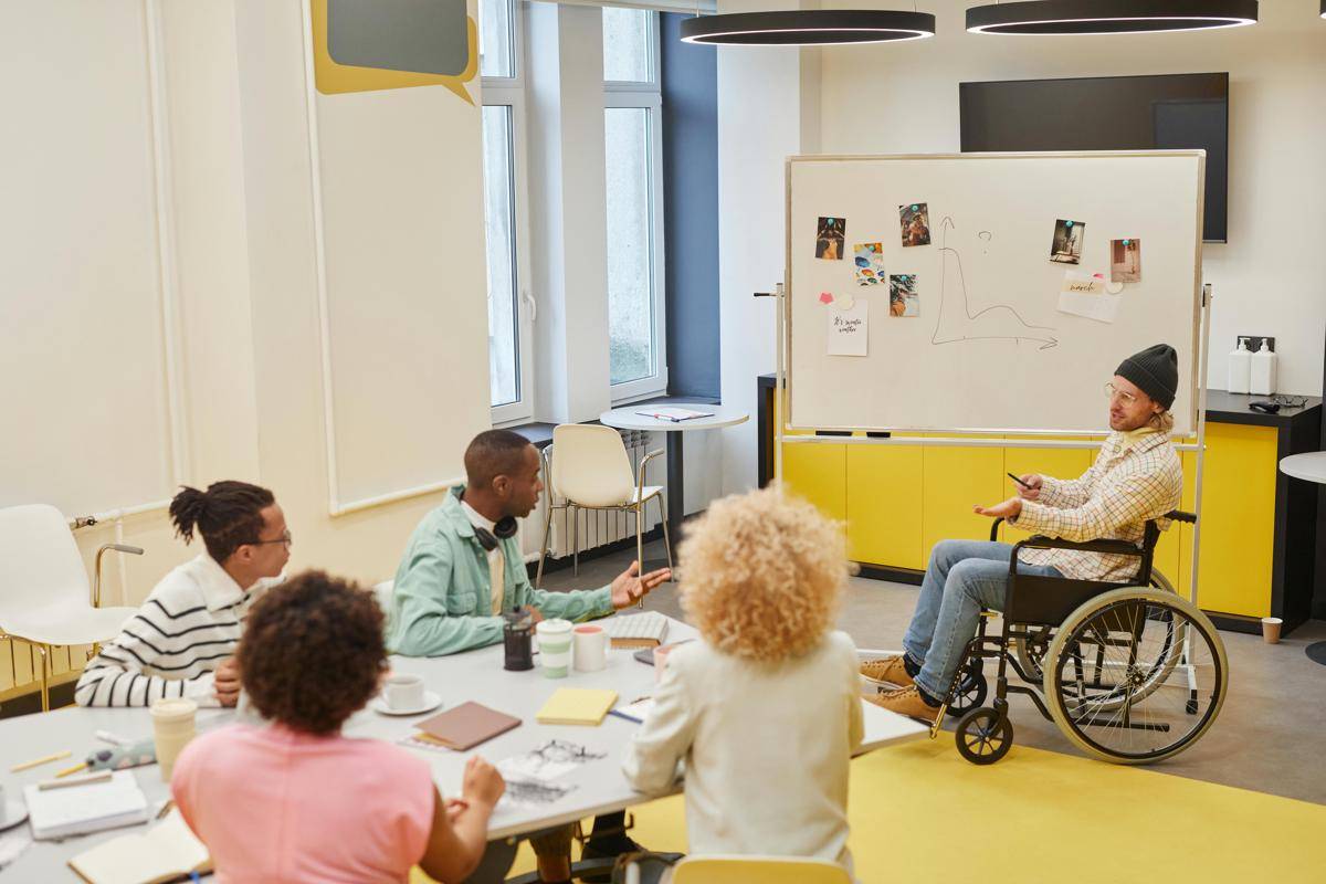 ilustrasi memberdayakan penyandang disabilitas melalui pelatihan (Pexels.com/Moe Magners)