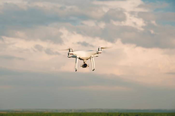 Ilustrasi drone (freepik.com)