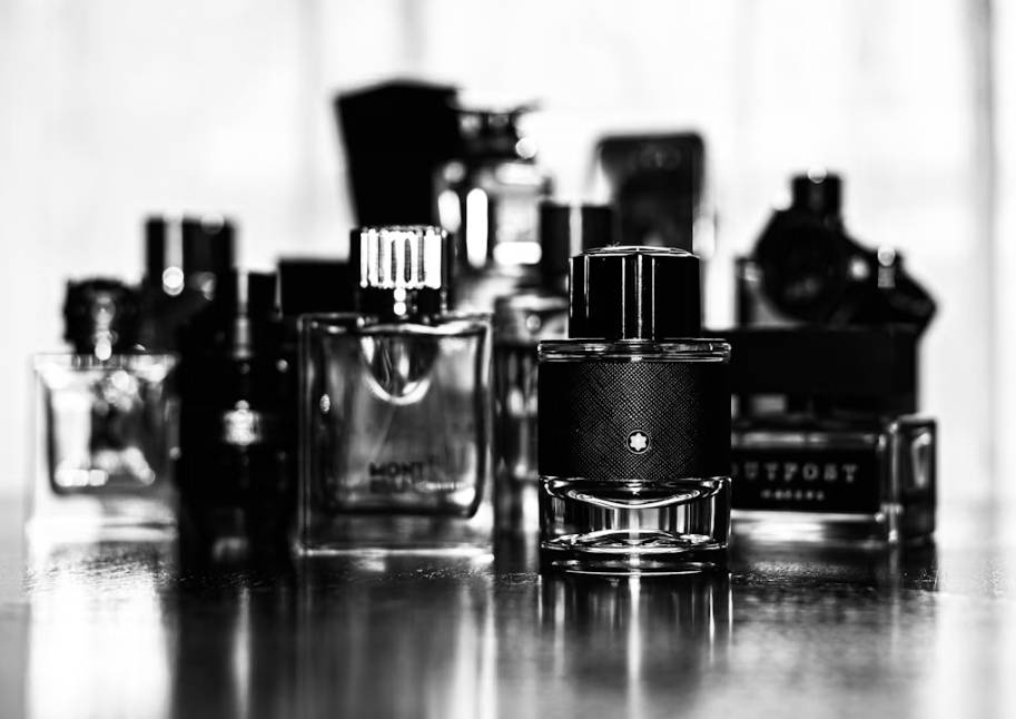 illustrasi parfum (unsplash.com/Nolan Kent)