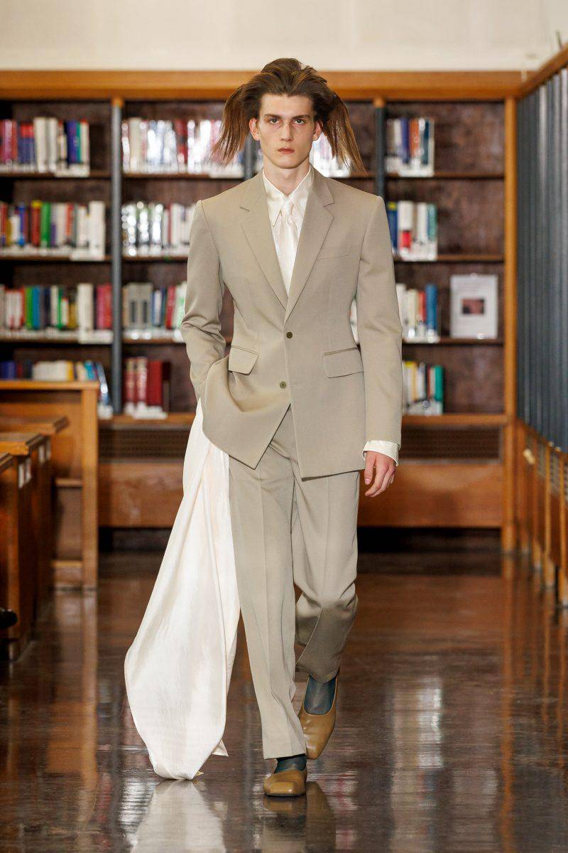 Koleksi Sean Suen S/S '26 di Paris Fashion Week Menswear (instagram.com/sean_suen)