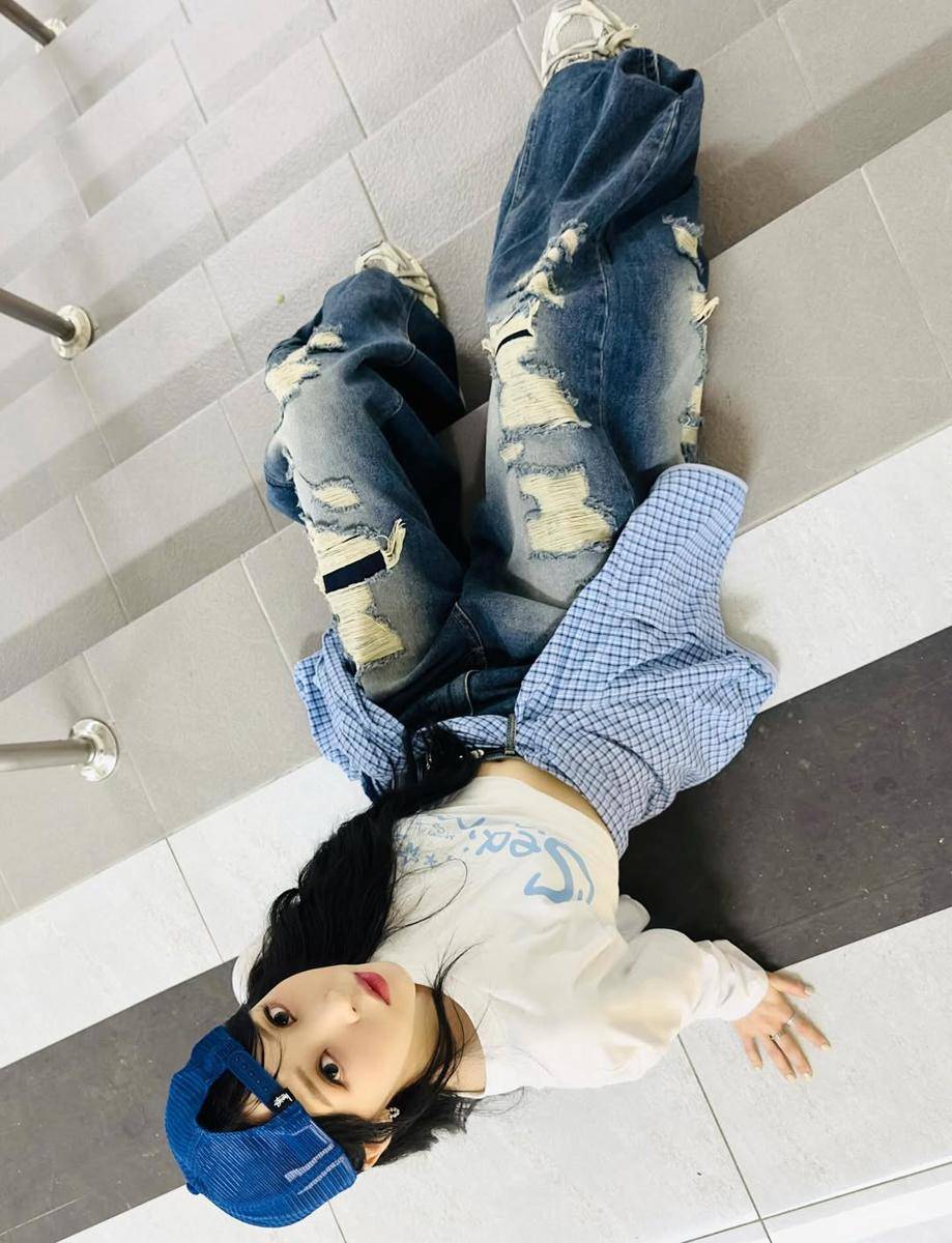 Moonbyul (instagram.com/mo_onbyul)