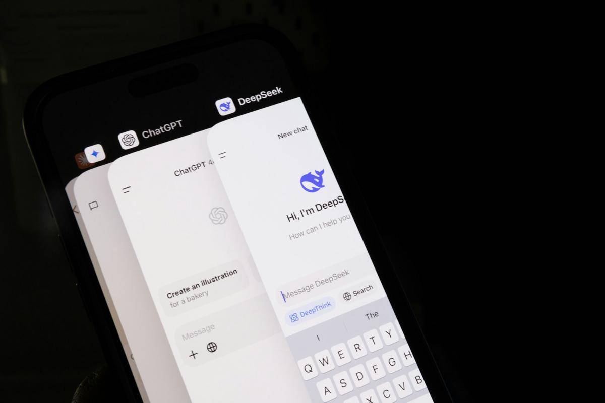 ilustrasi AI chat bot (unsplash.com/Solen Feyissa)