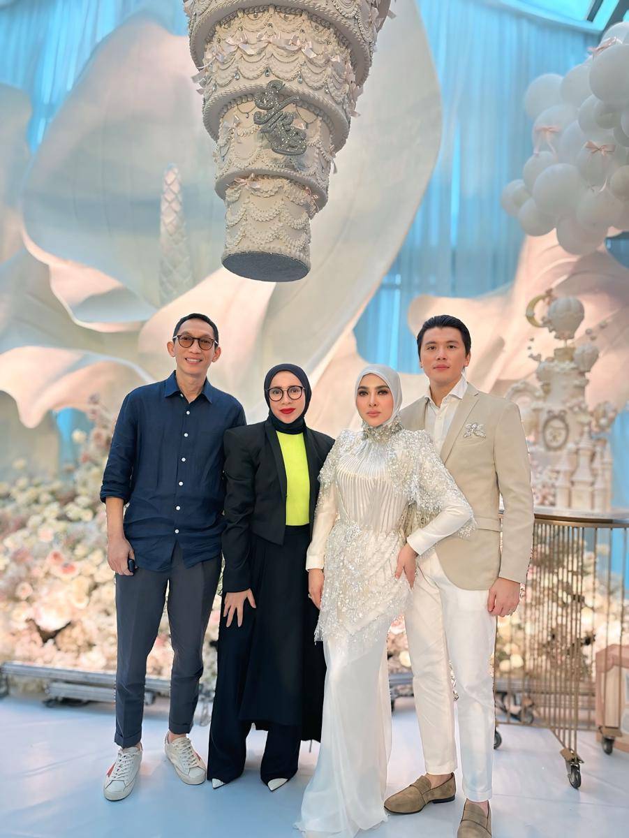 Artis di Private Birthday Party Syahrini (Instagram.com/melly_goeslaw)