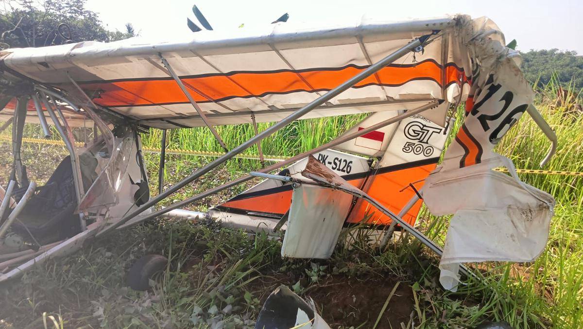 Penampakan pesawat latih jatuh di bogor