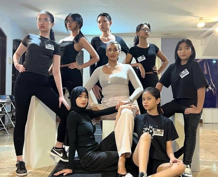 potret Kimmy Jayanti tetap ngajar selama hamil anak ke-3