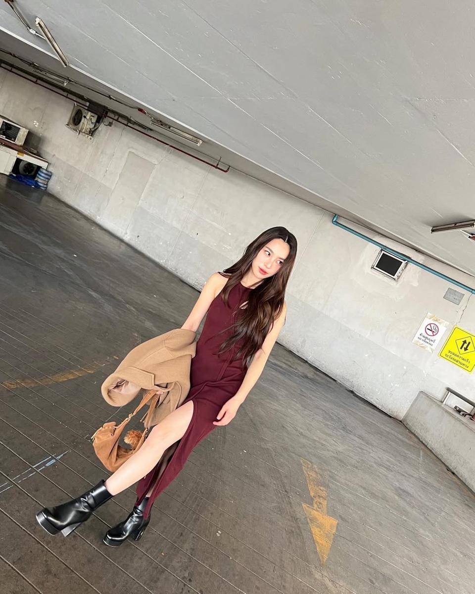dress ala Dream Apichaya (instagram.com/dreamapichaya)