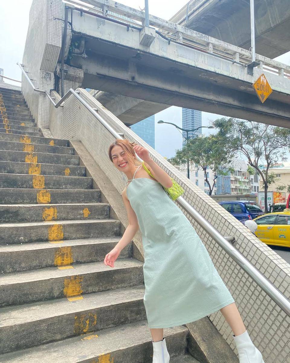 dress ala Dream Apichaya (instagram.com/dreamapichaya)
